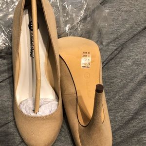 Never worn nude pumps